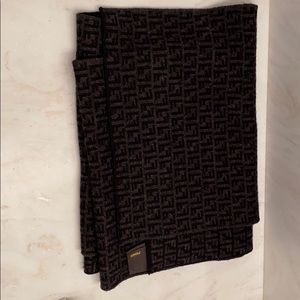 Fendi Mens Merino Wool scarf. Soft.  Black.